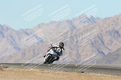 media/Dec-01-2025-Moto Forza (Mon) [[2daa91e15f]]/3-Beginner Group/Session 4 Turn 9/